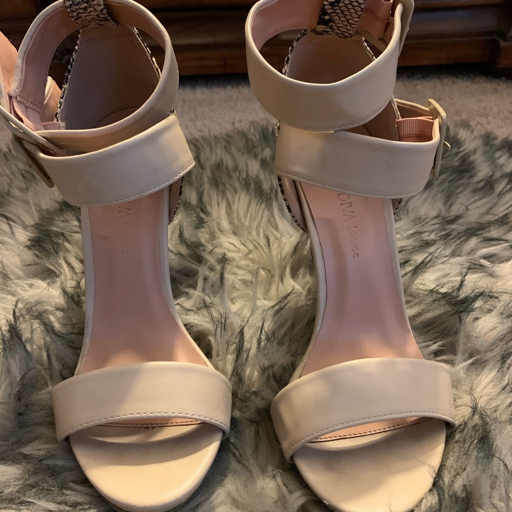 Cream Snake skin heel
